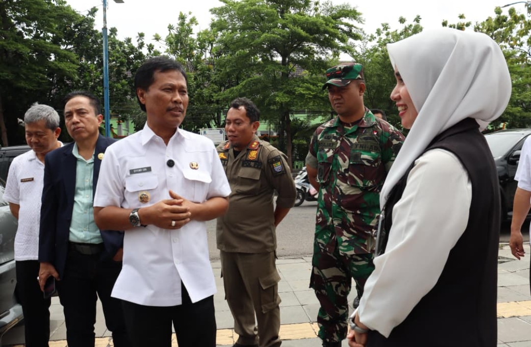 Tak Ada Toleransi! Walikota Cirebon Perintahkan Bersihkan Trotoar dari Parkir Liar