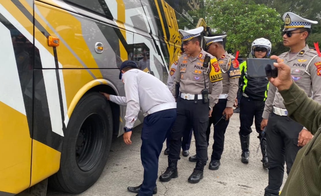 Polres Majalengka Gelar Ramp Check Bus di Tol Cipali, Ini Hasilnya