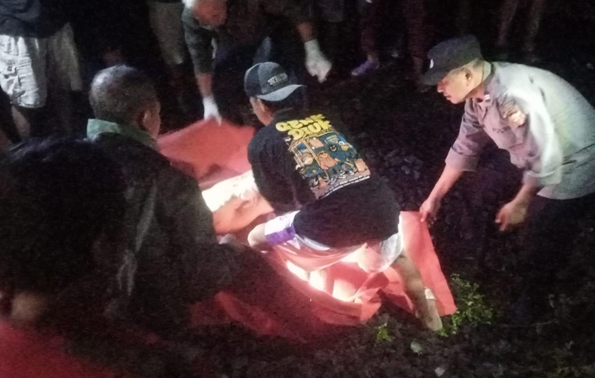 Detik-detik Pria Tertabrak Kereta di Cirebon, Identitas Masih Misteri