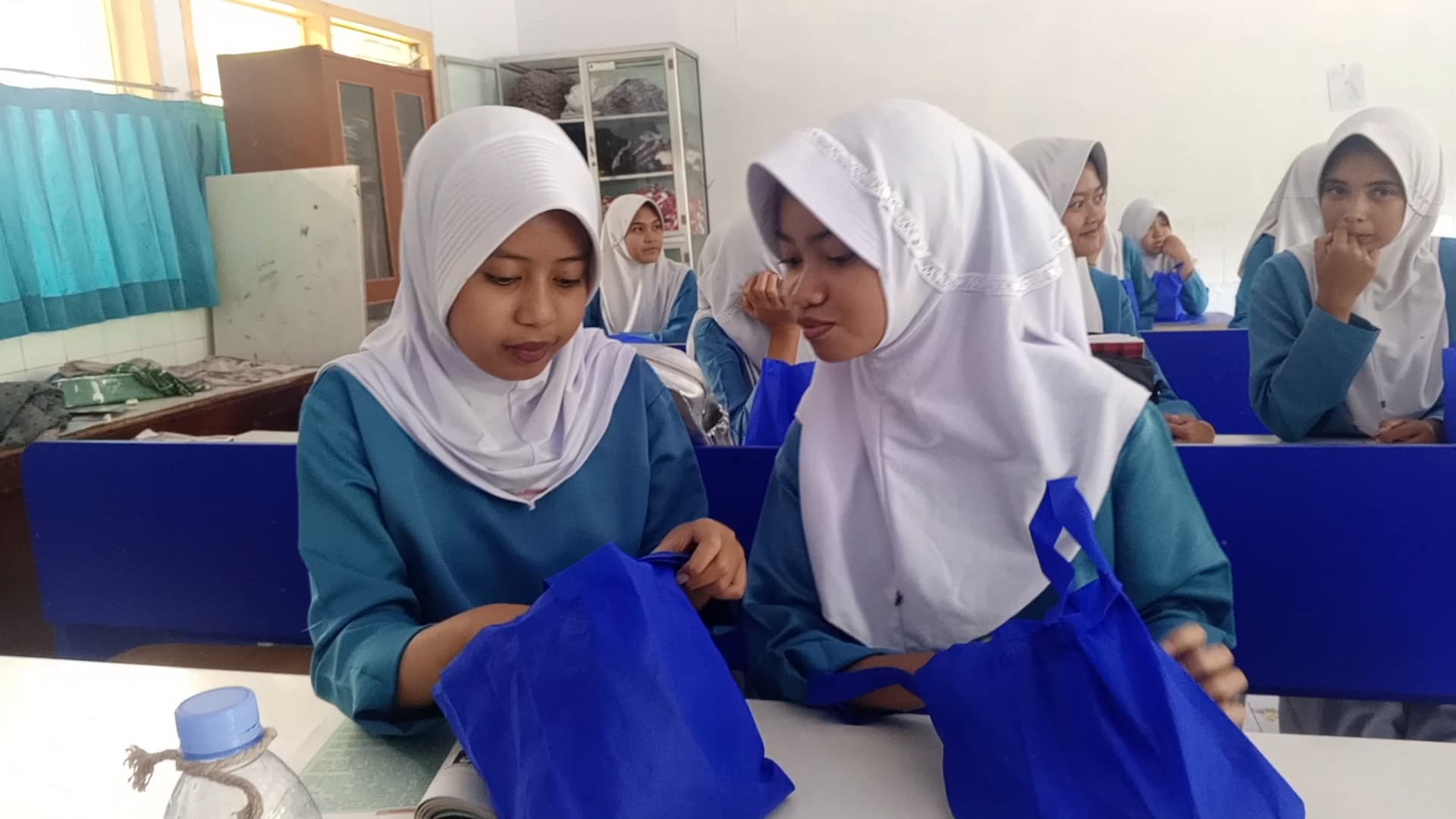 Cerita Unik MBG di Kuningan, Dari Saling Tukar Hingga Disimpan Untuk Sahur