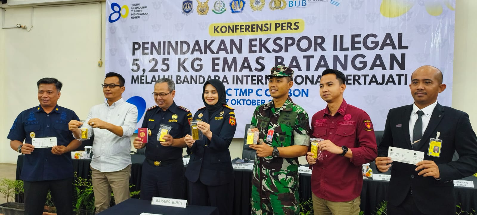Emas 5,25 Kg Senilai Rp12 Miliar Disembunyikan di Koper, Gagal Diselundupkan Lewat Kertajati