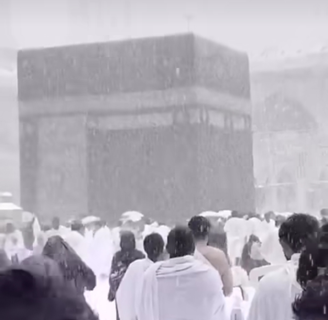 Salju Turun di Arab Saudi Tepat di Kakbah, Cek Fakta Dulu di Sini