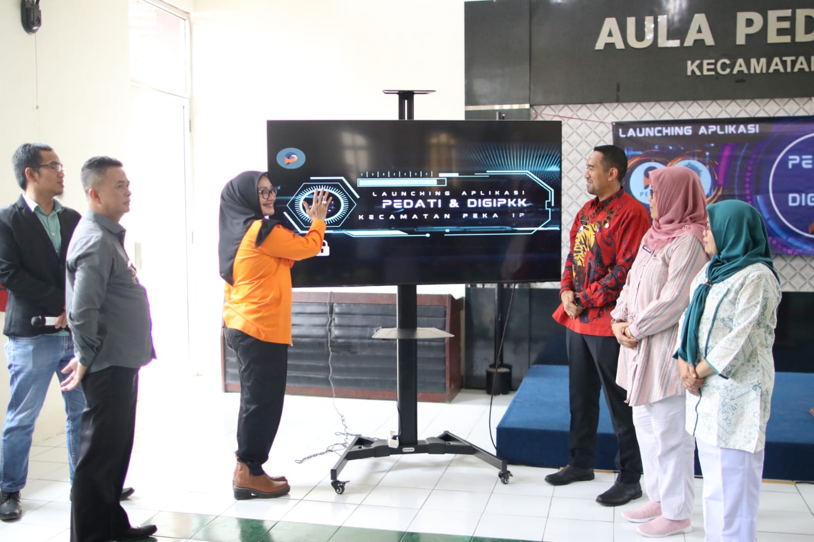 Wujudkan Digitalisasi Layanan Publik, Kecamatan Pekalipan Launching Aplikasi PEDATI dan DigiPKK