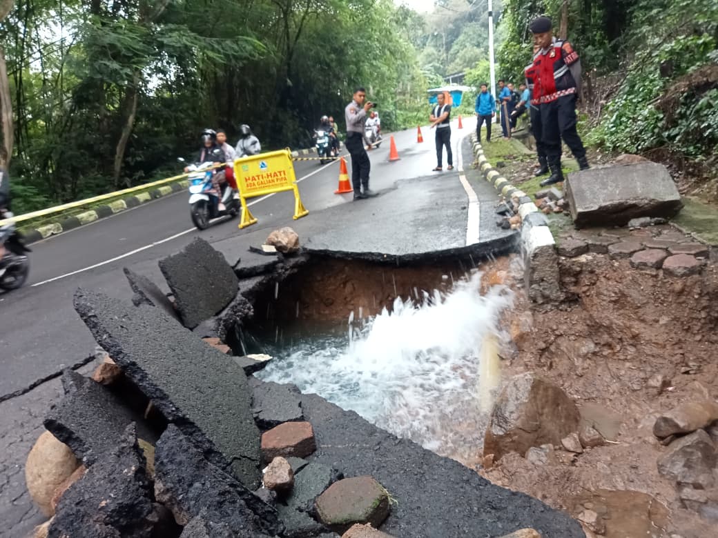 UPDATE! Gangguan PDAM di Kota Cirebon Hari Ini, Jalan Plangon Jebol
