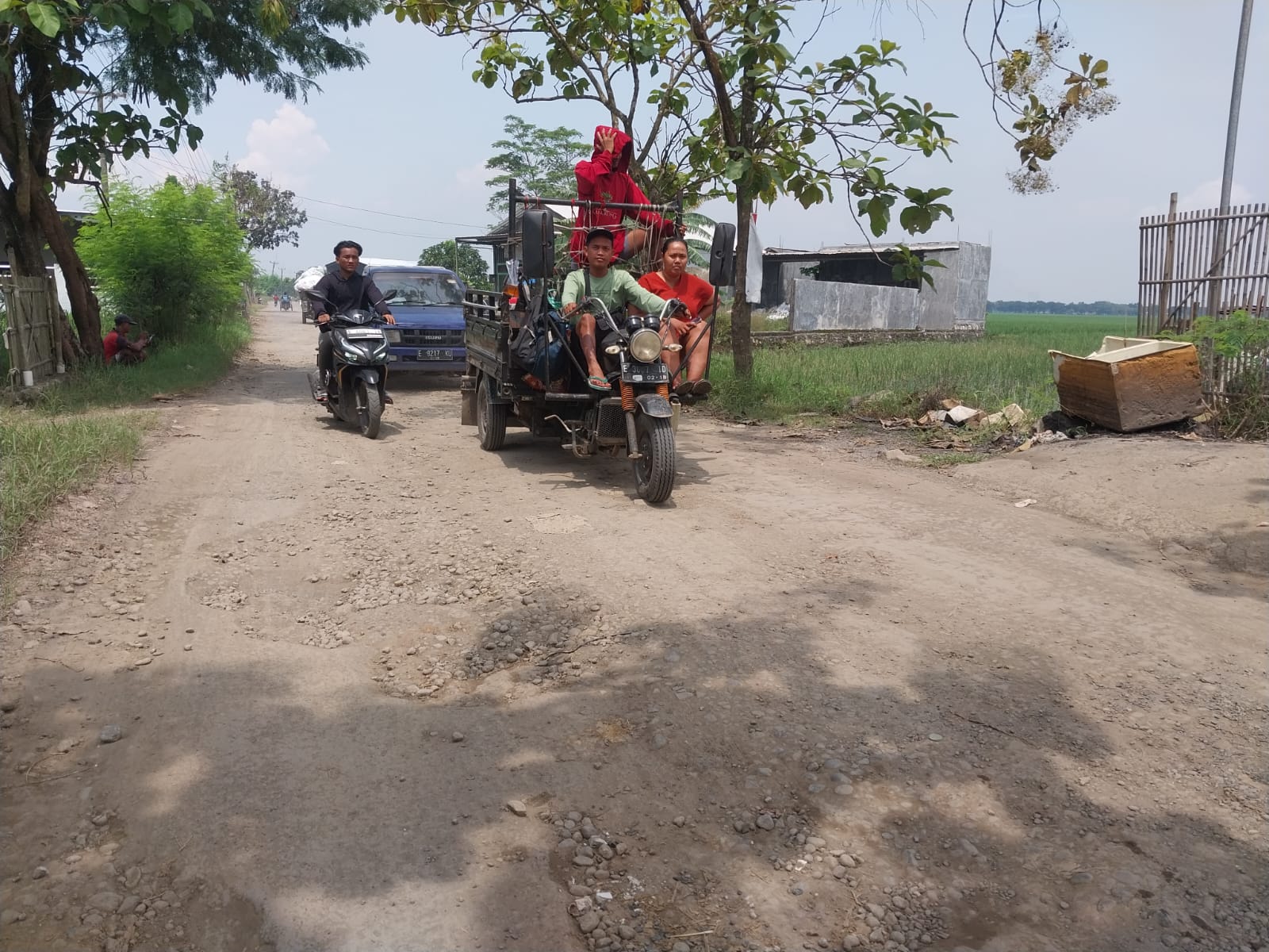 8 Tahun Rusak, Setiap Tahun Swadaya Urug hingga Puluhan Truk