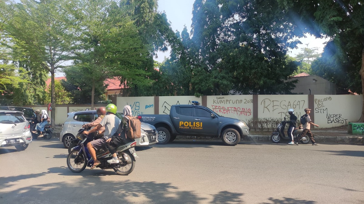 Tawuran di Cirebon Hari Ini, 2 Mobil Jadi Korban, Pak Sopir Pun Bingung Siapa Tanggung Jawab