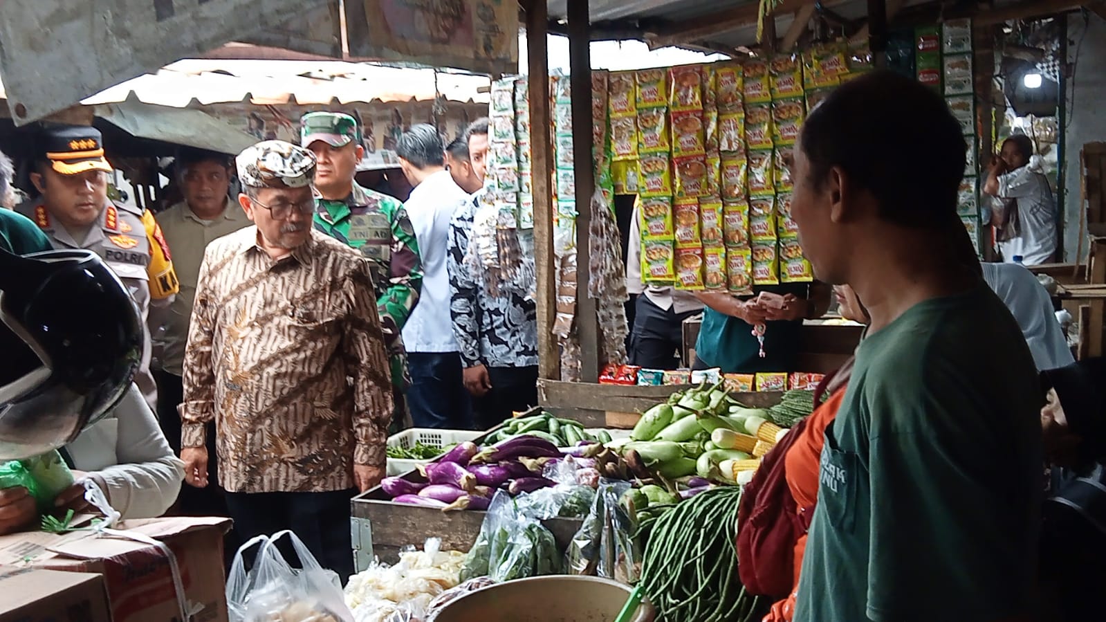 Cabai Setan Tembus Rp100 Ribu per Kg Jelang Ramadan, Bupati dan Kapolresta Sidak Pasar Sumber Cirebon