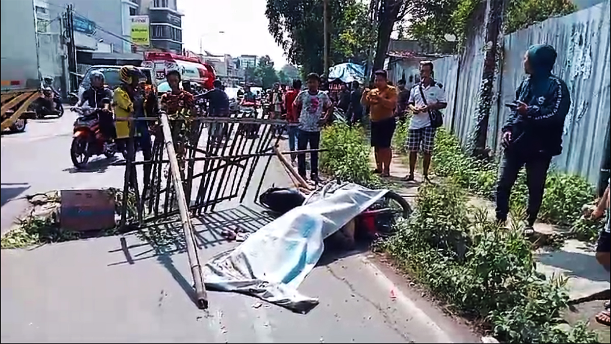 Kecelakaan Motor vs Truk Trailer di Jalan Yos Sudarso Kota Cirebon, Kepala Korban Hancur