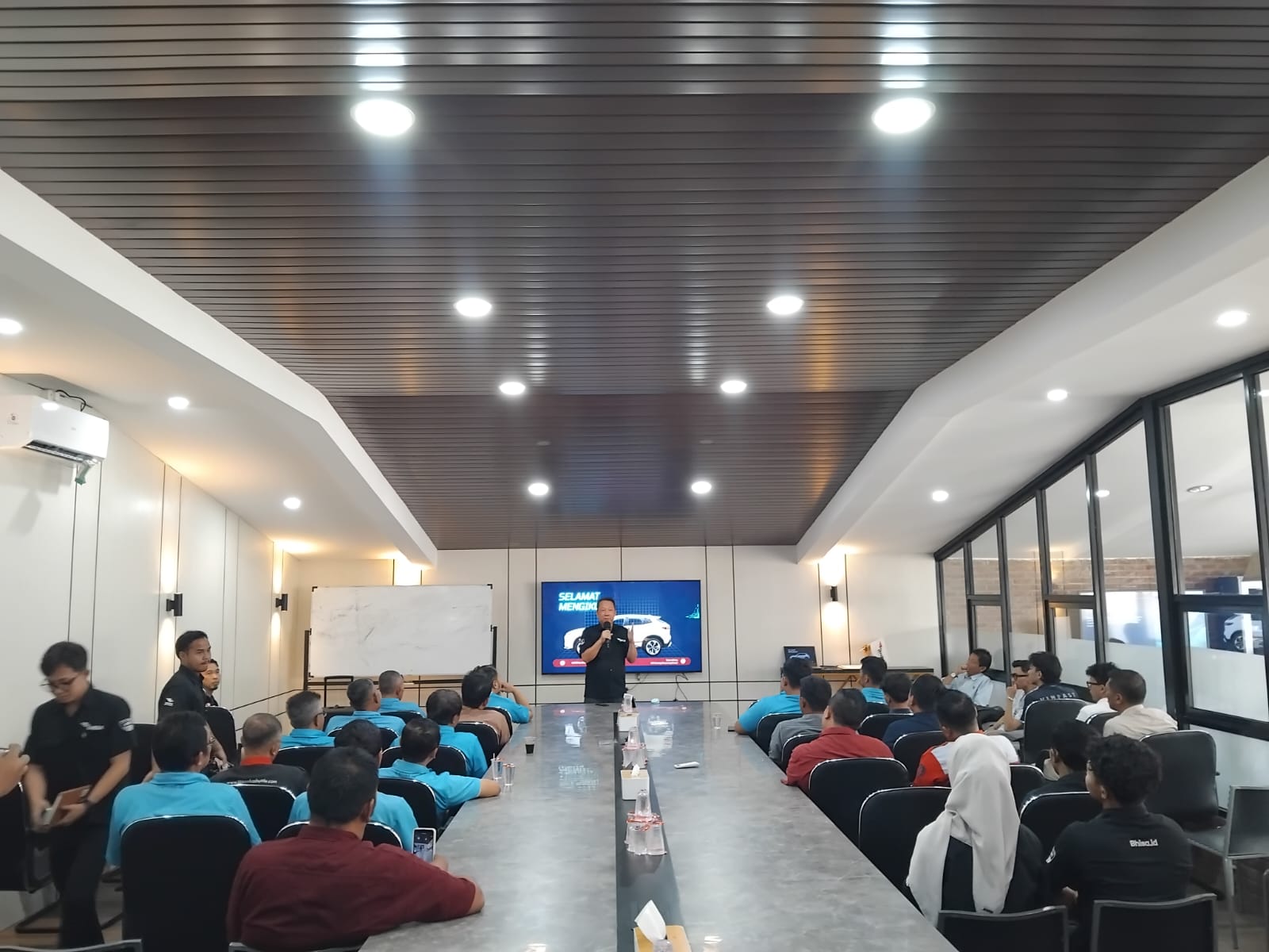 Bhisa Shuttle Bekali Driver agar Profesional Kendarai Mobil Listrik