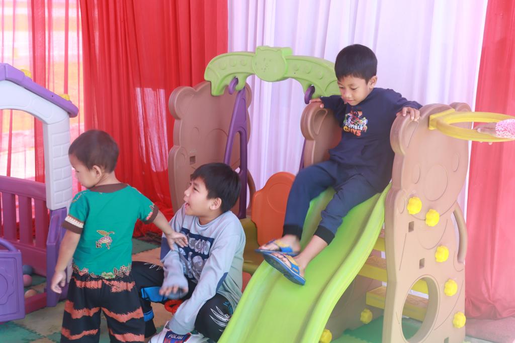 Hibur Pemudik di Res Area KM 166, Polres Majalengka Sediakan Taman Bermain Anak