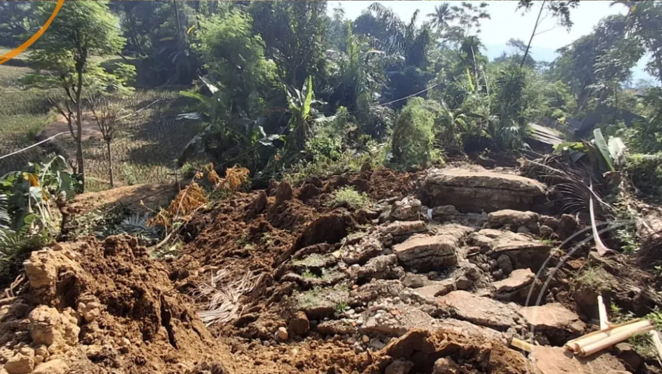 72 Rumah Rusak Akibat Pergerakan Tanah di Pasimunjul Purwakarta, Warga Pindahkan Makam
