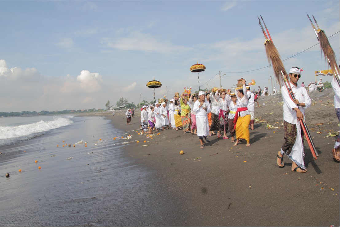 Sambut Hari Suci Nyepi Tahun Saka 1945, Ribuan Umat Hindu di Bali Ikuti Upacara Melasti