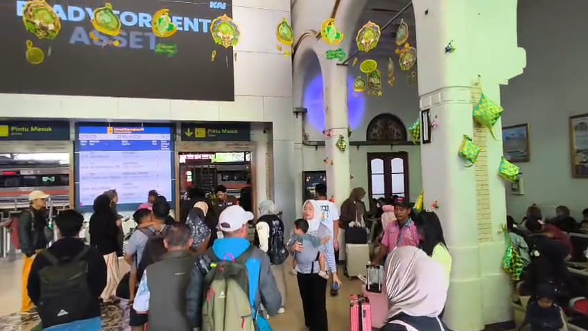Arus Balik Mulai Padat, 13 Ribu Penumpang Berangkat dari Stasiun Kejaksan Cirebon H+1 Lebaran