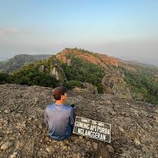 Mengenal Gunung Nglanggeran, Gunung Terpendek di Indonesia!