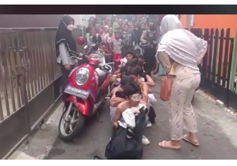 Viral Emak Emak Marahi Siswa yang Tawuran, Pelaku Cuma Bisa Tertunduk