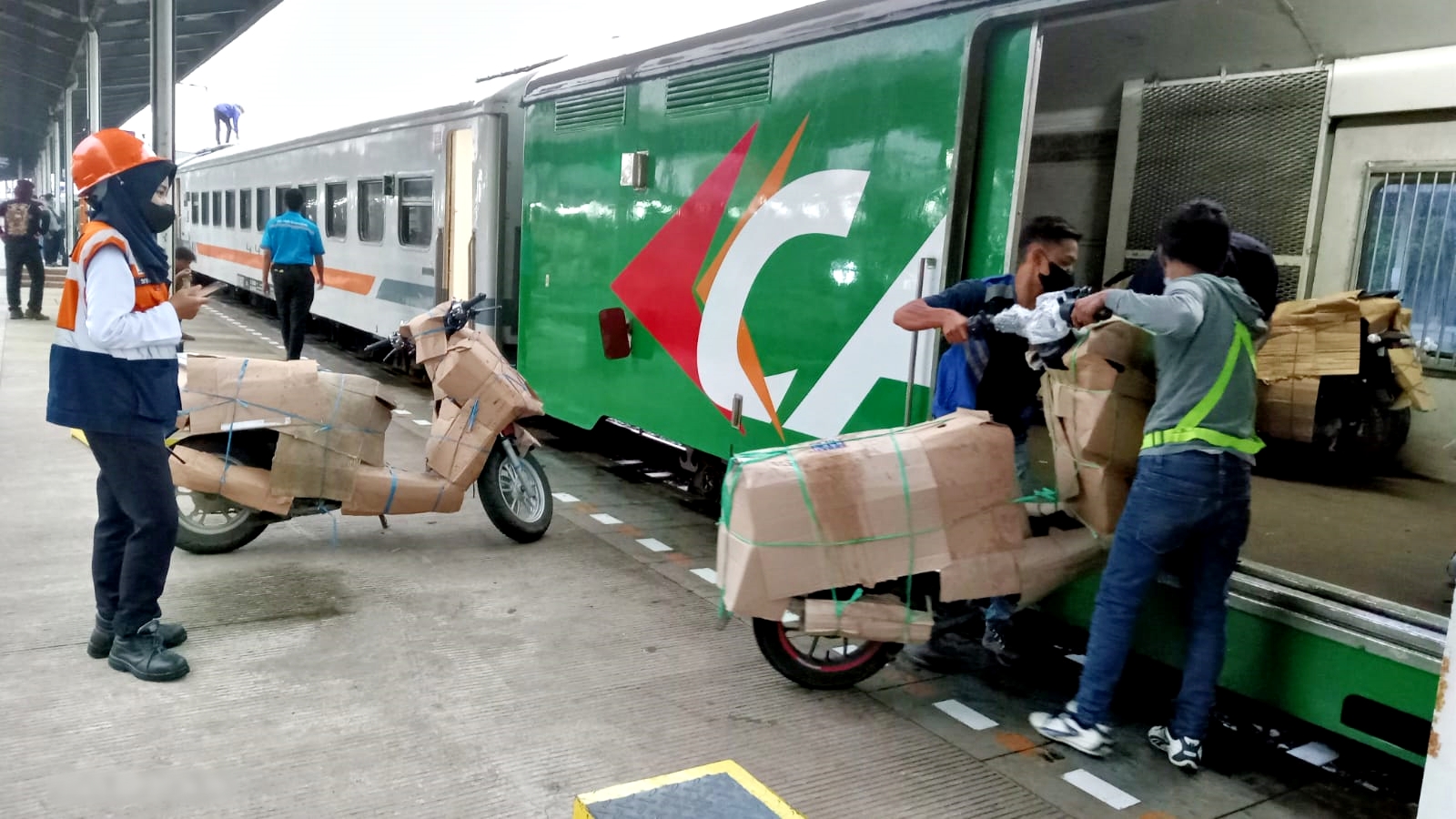 KAI Daop 3 Cirebon Dukung Program Motor Gratis 'Angkutan Nataru 2025/2026'