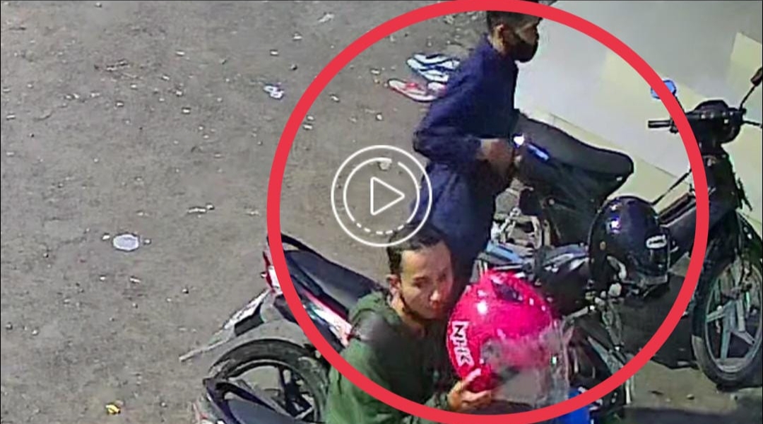 Sepeda Motor Jamaah Masjid Dicuri, Tuh Lihat Wajah Pelakunya Terekam CCTV!
