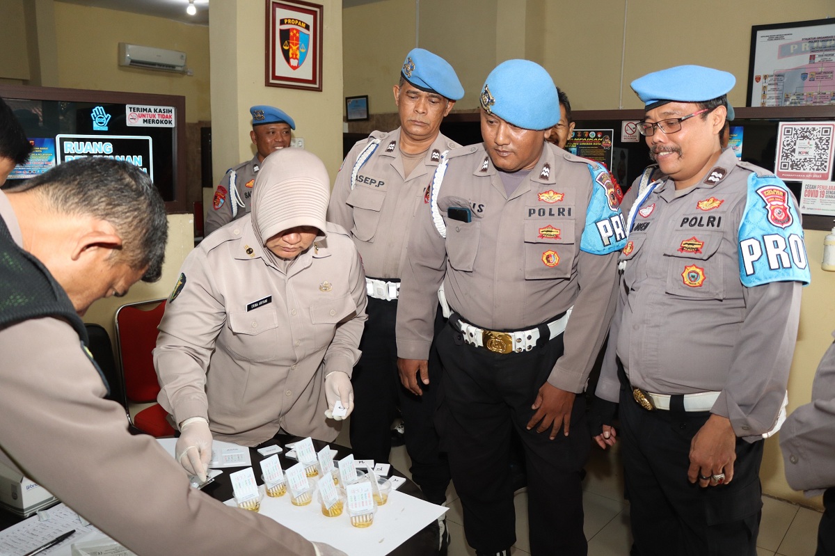 22 Anggota Propam Polres Cirebon Kota Jalani Tes Urine, Begini Hasilnya