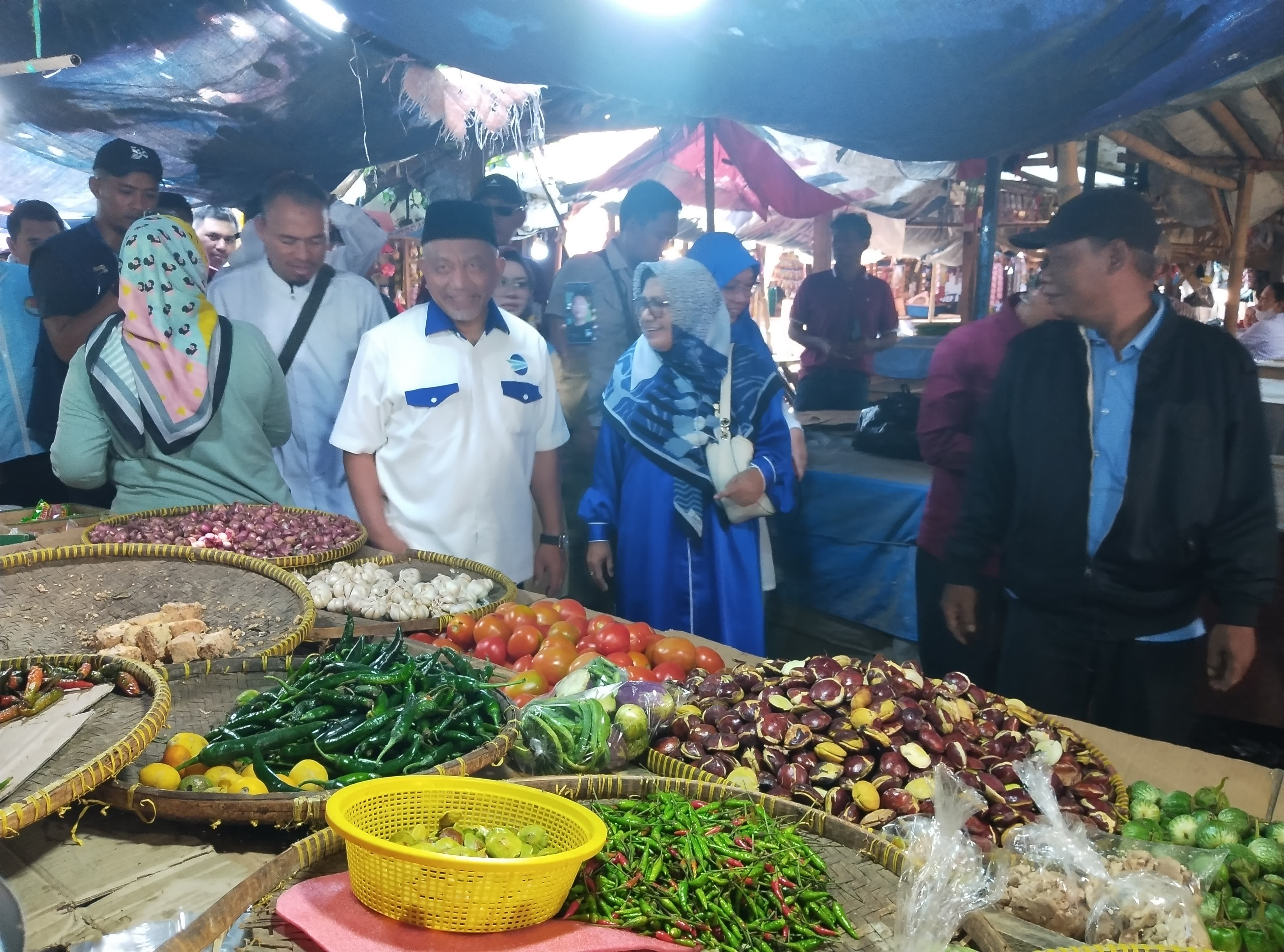 Ahmad Syaikhu Kunjungi Pasar Pujasera Subang