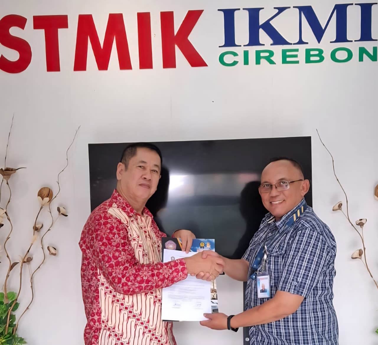STMIK IKMI Cirebon Perkuat Kerjasama ASEAN