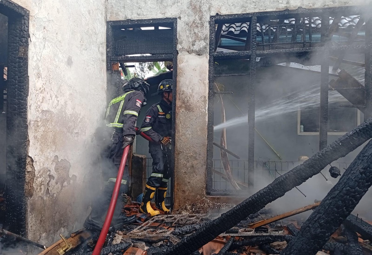 Kebakaran di Kuningan: Rumah Petani di Ciniru Hangus Dilalap Api, Kerugian Tembus Rp101 Juta