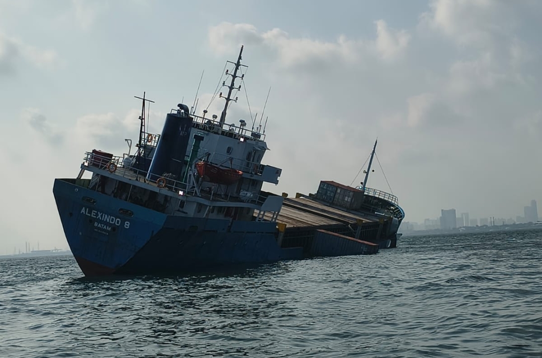KM Alexindo 8 Alami Kecelakaan di Sunda Kelapa, Bakamla RI Bergerak Lakukan Pengamanan 