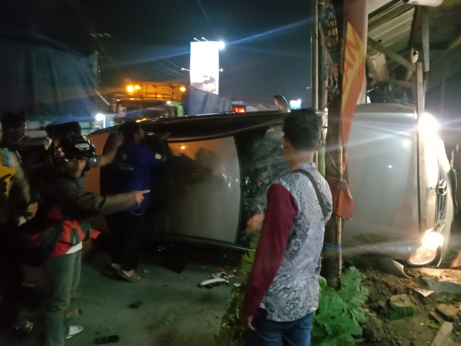 Kecelakaan Maut di Pantura Cirebon, Mercy Tabrak 2 Orang Hingga Tewas