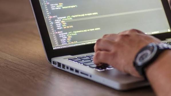 Laptop untuk Programmer dengan Mobilitas Tinggi, Ini Spesifikasi yang Wajib Diperhatikan