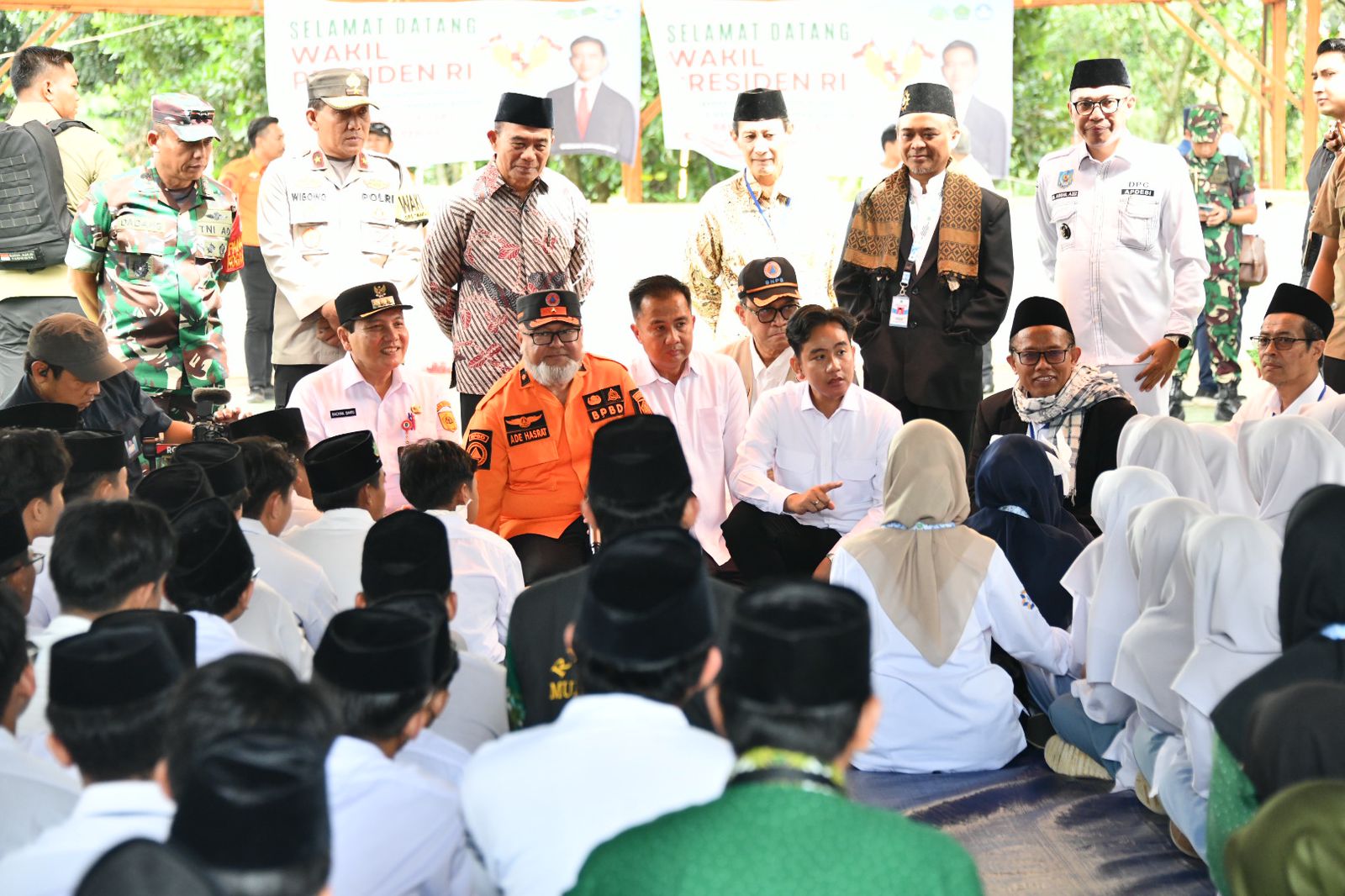 Bey Machmudin Dampingi Wapres Gibran Tinjau Simulasi Kebencanaan dan Makan Bergizi Gratis di Bogor