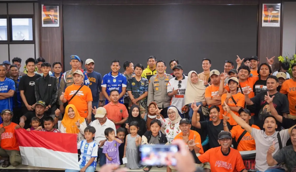 Momen Langka! Bobotoh dan Jakmania Damai, Nobar Persib vs Persija Cair Tanpa Gesekan