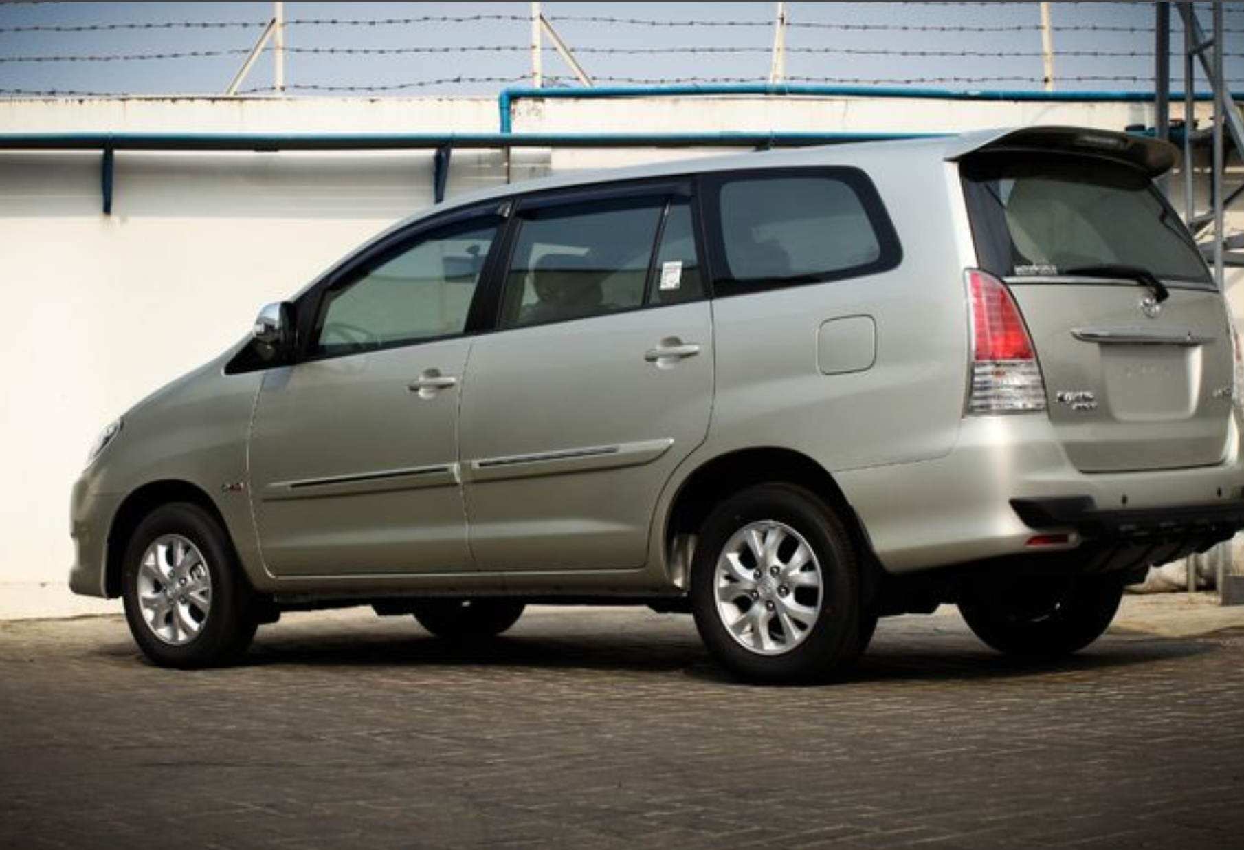 Bekas Berkualitas! Harga 100 Jutaan Sudah Bawa Pulang Kijang Innova