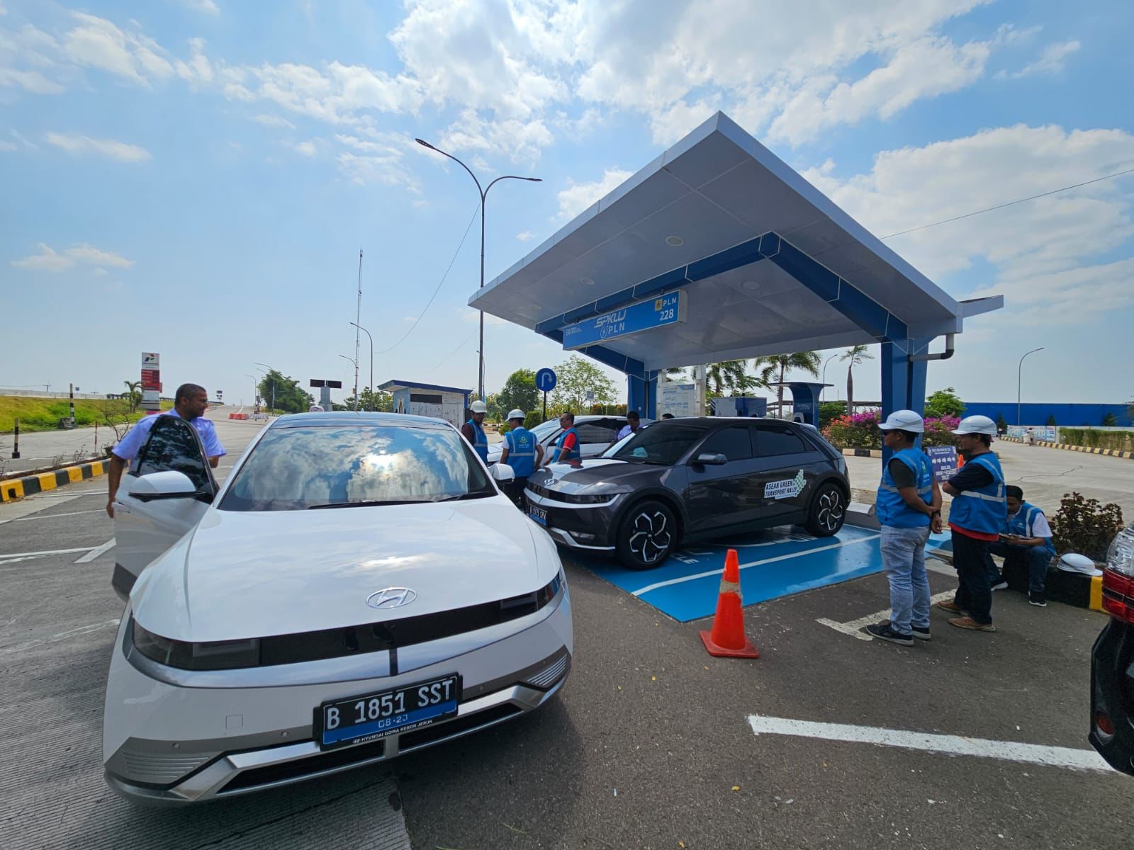 Layani Kebutuhan Mobil Listrik di Cirebon, PLN UP3 Cirebon Tambah SPKLU Ultra Fast Charging