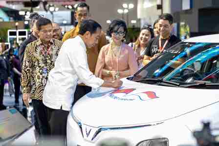 Hadir di IIMS 2024, VinFast Resmi Meluncurkan Model Mobil Listrik Kemudi Kanan Pertamanya Di Indonesia