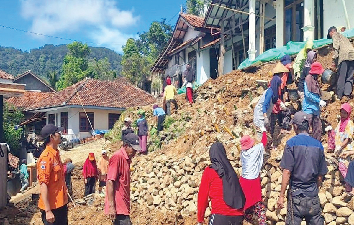 Tanah Longsor di Kabupaten Kuningan Melanda Sejumlah Desa, Rumah Warga 