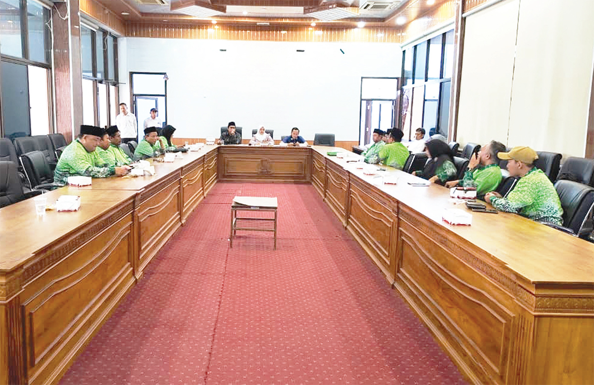 DPRD Kabupaten Cirebon Janji Perjuangkan Nasib Guru Madrasah Swasta