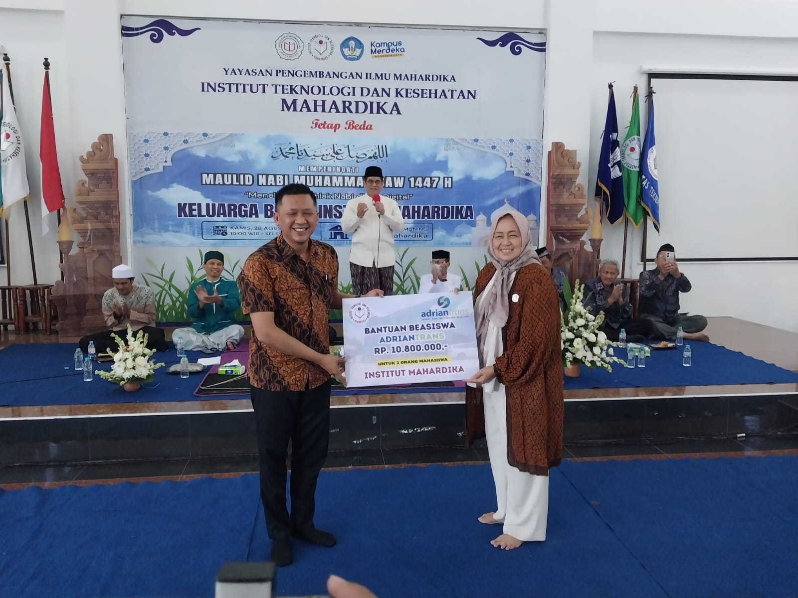 Moment Bahagia Institut Mahardika Gelar Maulid Nabi 