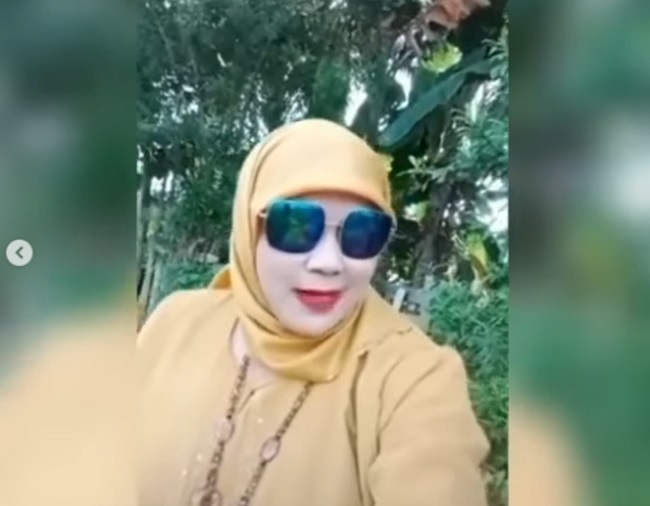 Emak emak Hina Iriana Jokowi Sambil Meludah, Berakhir Pakai Materai?