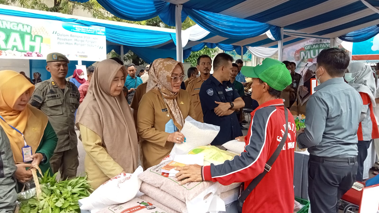 Gelar Pangan Murah Diserbu Masyarakat, Berlangsung di Kantor Bapenda Kota Cirebon