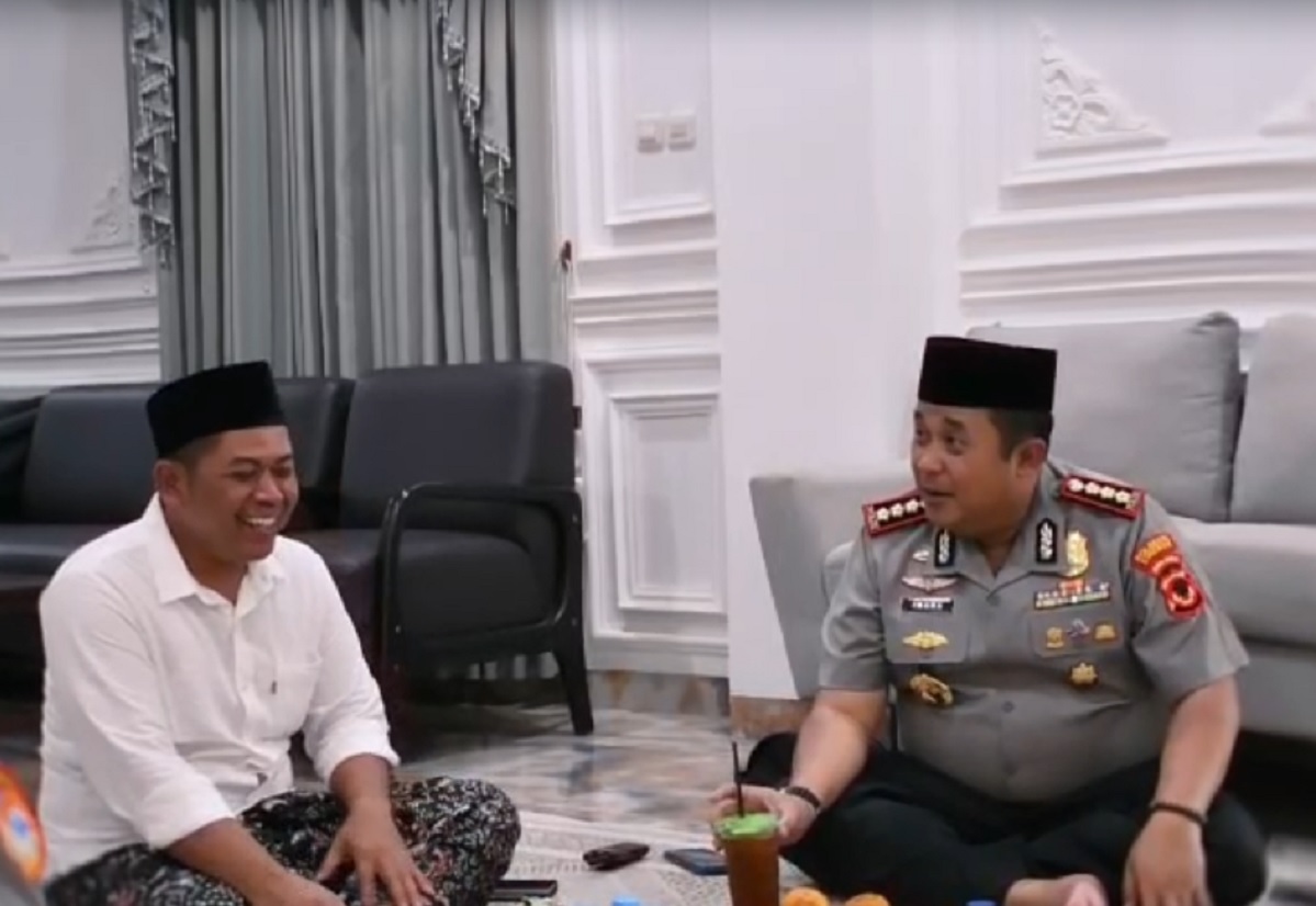 Sisi Humanis Kapolresta Cirebon Makan Siang Bareng Santri