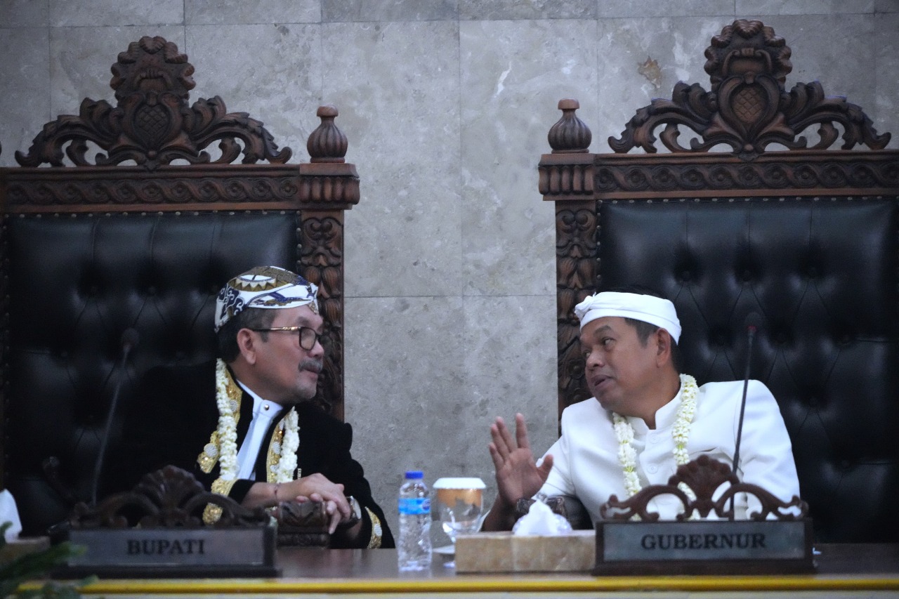 Target 2027 Mulus, Bupati Cirebon Kolab Bareng Gubernur Jawa Barat Perbaiki Jalan Rusak