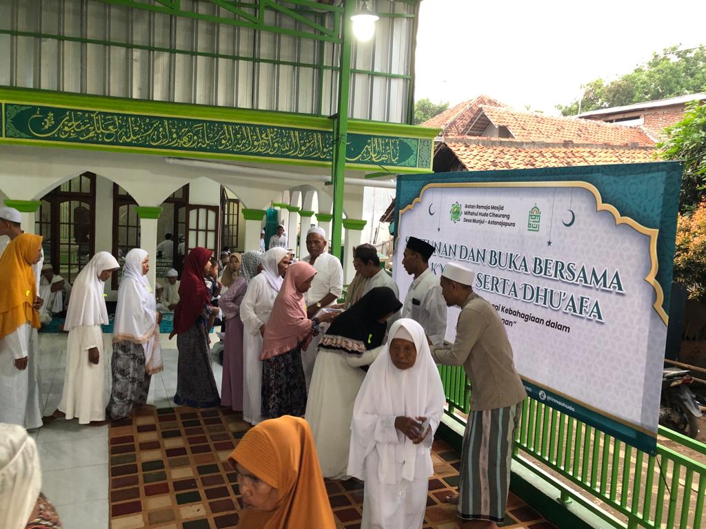 Ikatan Remaja Masjid Miftahul Huda Ciheurang adakan Santunan dan Buka Bersama Anak Yatim serta Dhu’afa