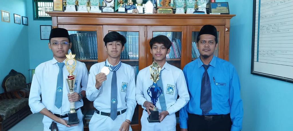 SMA Islam Al Azhar 5 Cirebon Borong Gelar Juara 