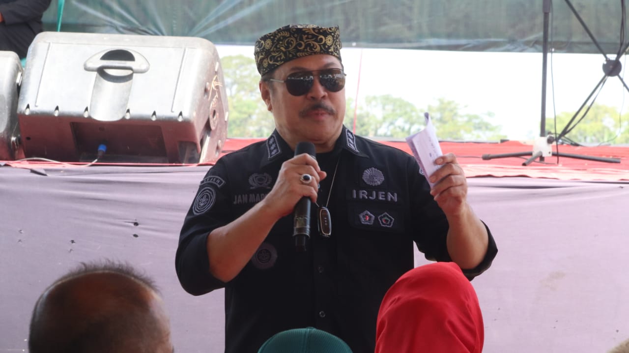 Pastikan Ketersediaan Pangan Aman, Irjen Kementan Kawal Panen di Cirebon
