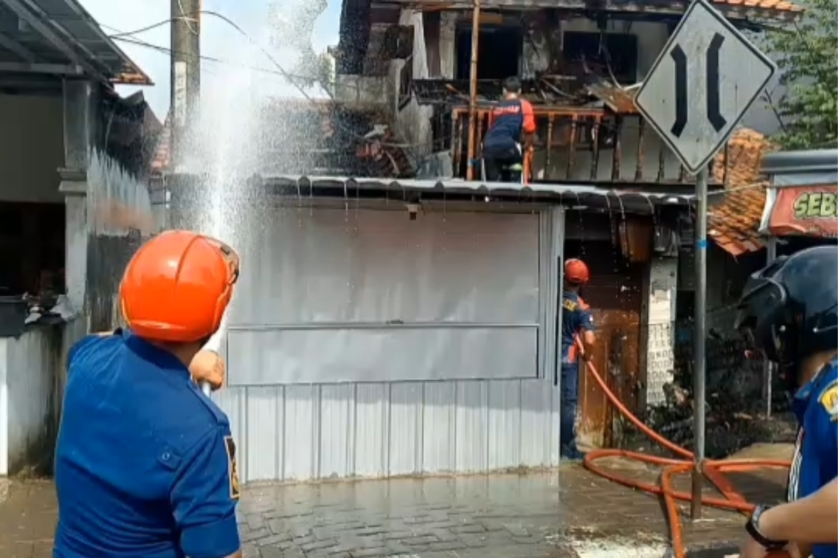 Kebakaran di Cirebon: Rumah Pedagang Dilalap Api, Begini Kronologinya
