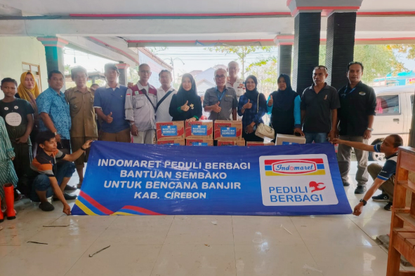 Indomaret Salurkan Bantuan Bencana Banjir Kabupaten Cirebon