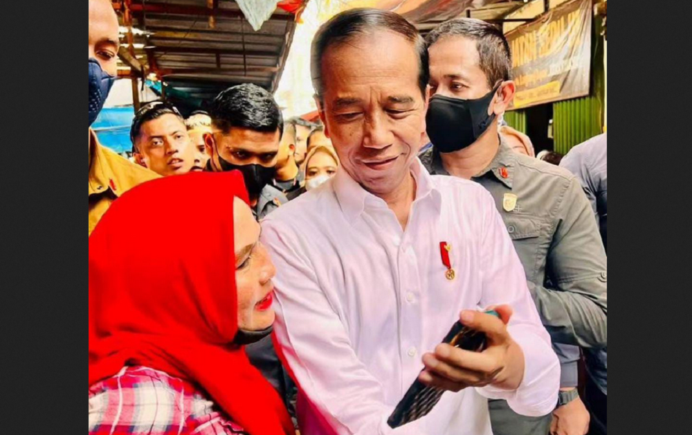 Jokowi Komentar Begini di Lampung Lalu ‘Off Road’ Melintasi Jalanan Rusak, Yati: Jalannya Parah Bener, Pak 