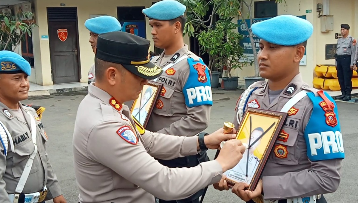Jelang Akhir Tahun 2 Polisi Cirebon Dipecat Gara-gara Narkoba 