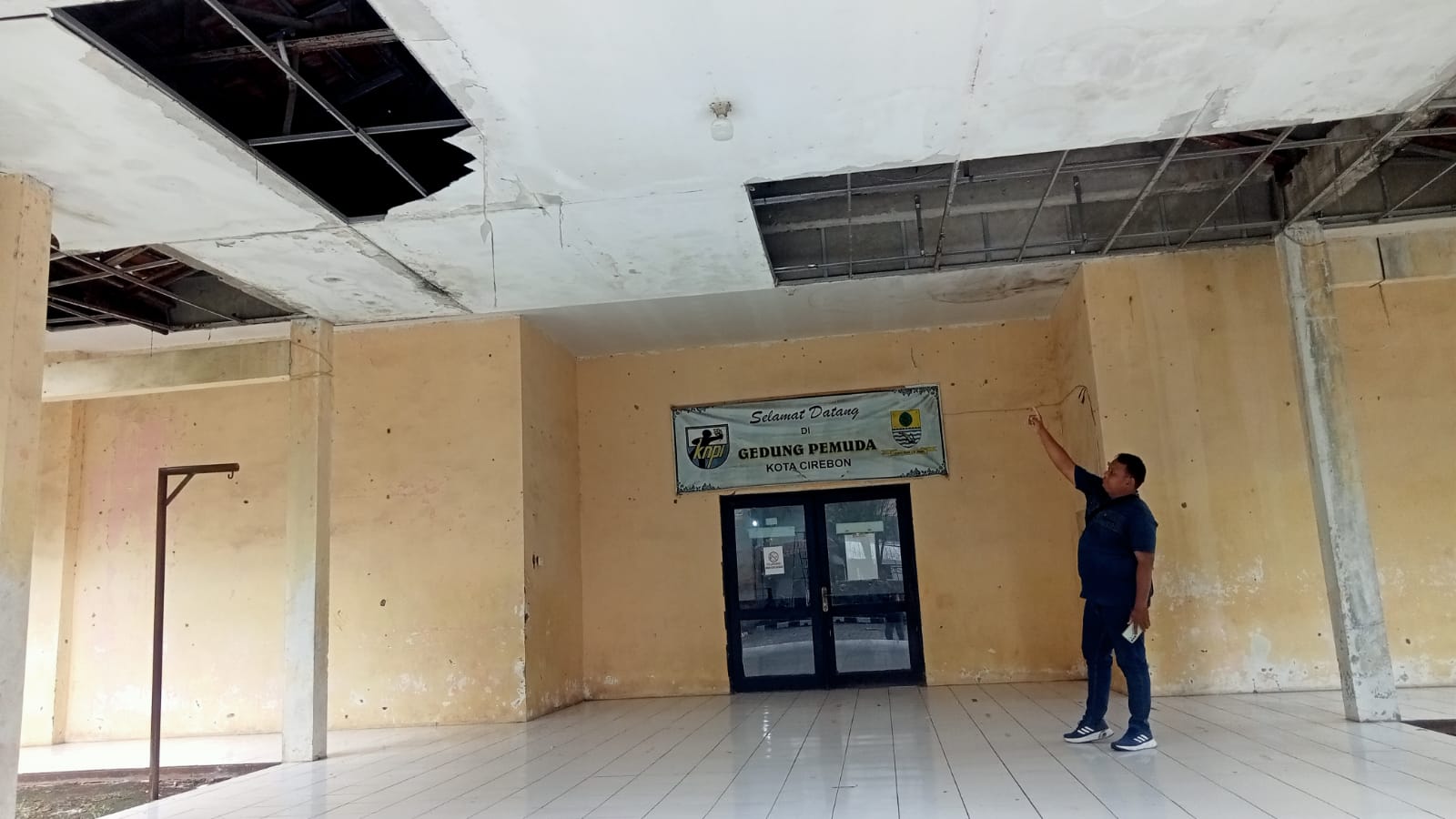 Kondisi Gedung KNPI Kota Cirebon Memprihatinkan, Simbol Kepemudaan Terabaikan