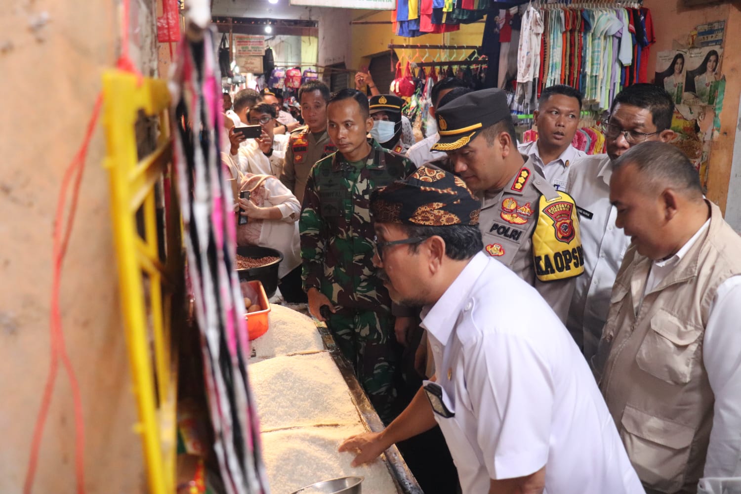 Stabilkan Harga Beras, Operasi Pasar Digelar di Kecamatan Waled