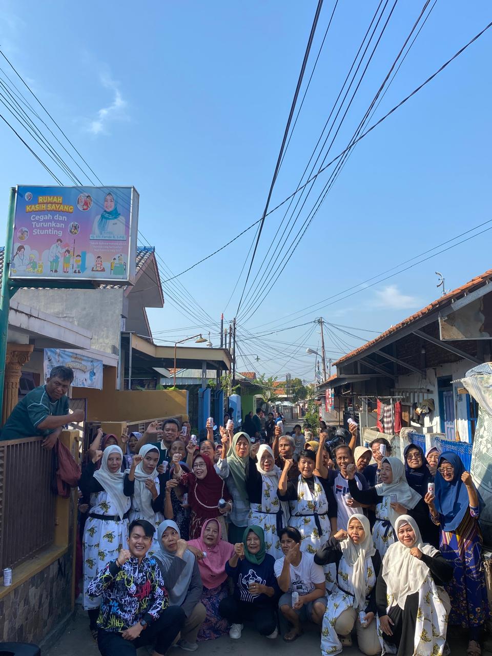 Senam Ceria Lansia Bersama Siti Farida Rosmawati di Kasunean Cirebon